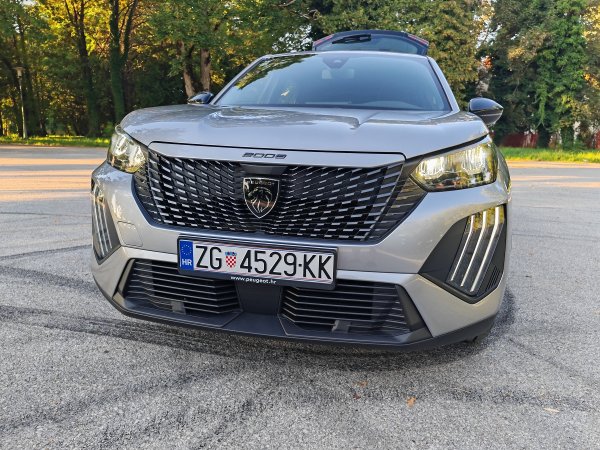 Peugeot 2008 Hybrid 145 e-DCS6 Style