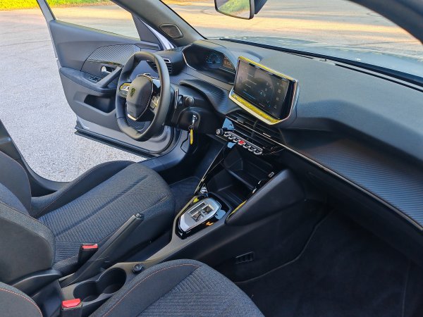 Peugeot 2008 Hybrid 145 e-DCS6 Style