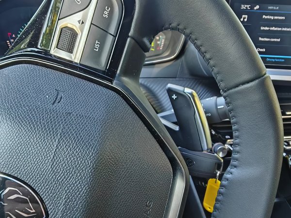 Peugeot 2008 Hybrid 145 e-DCS6 Style