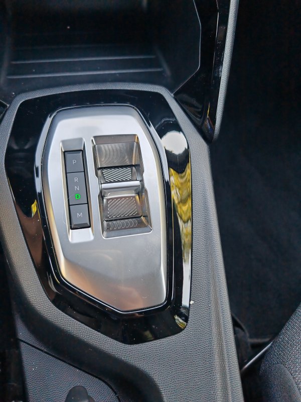 Peugeot 2008 Hybrid 145 e-DCS6 Style