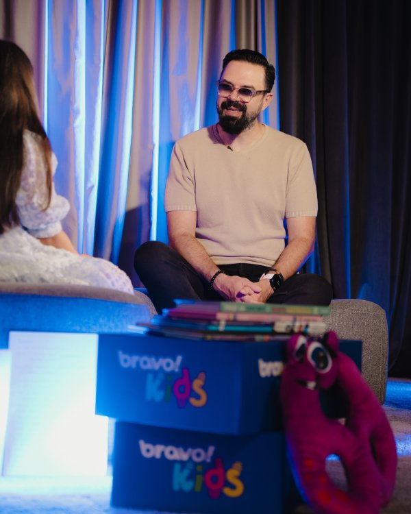 Petar Grašo na gostovanju na u radijskoj emisiji Velika pitanja malih ljudi na bravo! KIDS radiju