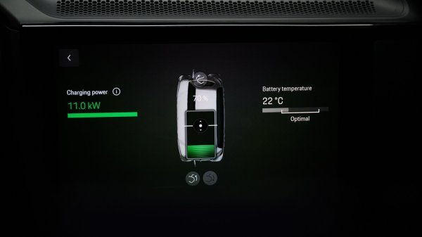 Porsche Cayenne Electric prototip - Induktivno punjenje