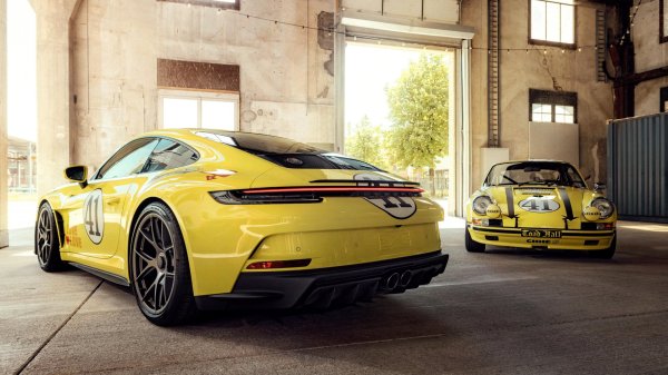 Porsche: dvije generacije 911 S/T