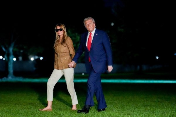 Donald i Melania Trump se vraćaju u Ameriku