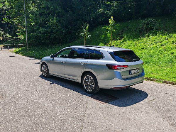 Škoda Superb Combi Selection 2.0 TDI DSG