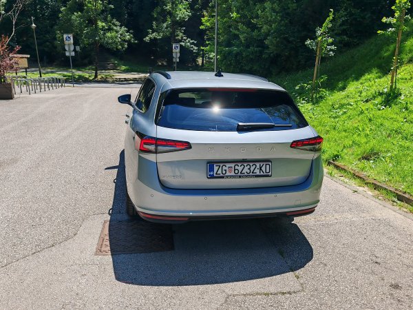 Škoda Superb Combi Selection 2.0 TDI DSG