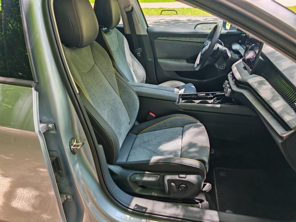 Škoda Superb Combi Selection 2.0 TDI DSG