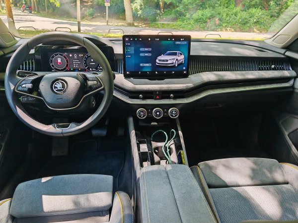 Škoda Superb Combi Selection 2.0 TDI DSG