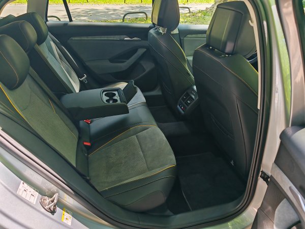 Škoda Superb Combi Selection 2.0 TDI DSG