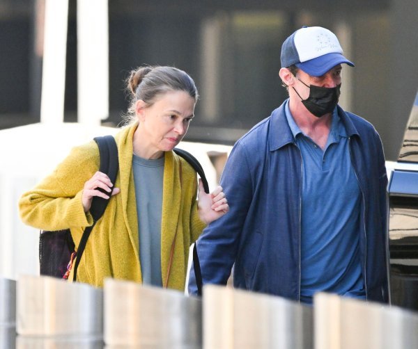 Novi početak za oboje: Hugh Jackman i Sutton Foster snimljeni u rijetkom zajedničkom izlasku