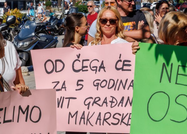 Prosvjed 'Svi za Osejavu' u Makarskoj