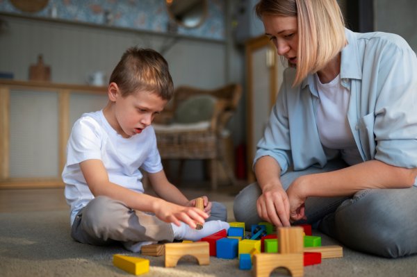 Tinejdžerske godine donose dodatne izazove identiteta, vršnjačkih odnosa i razumijevanja društvenih obrazaca.