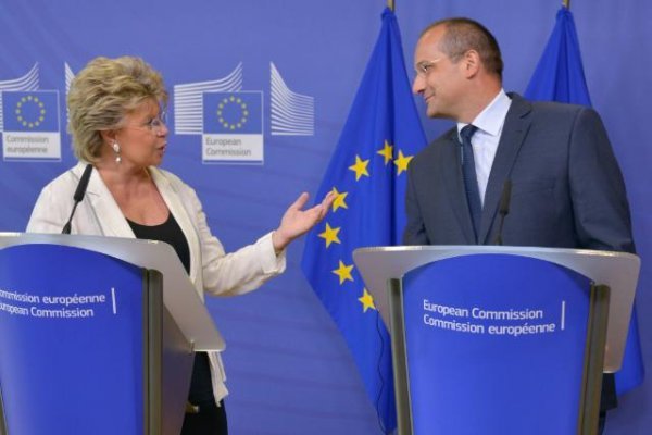 Viviane Reding snažno je pritisnula Hrvatsku i tadašnjeg ministra Miljenića da izmijene kontroverzni zakon poznat pod imenom lex Perković