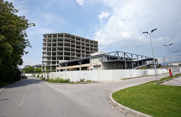 Zgrada na križanju Zagrebačke avenije i Ulice hrvatskog sokola