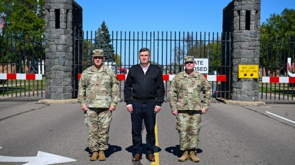 Zoran Milanović u posjetu vojnom kampu Ripley