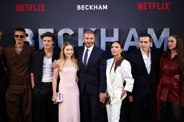Cruz Beckham, Harper Beckham, David Beckham, Victoria Beckham, Brooklyn Peltz Beckham i Nicola Peltz Beckham