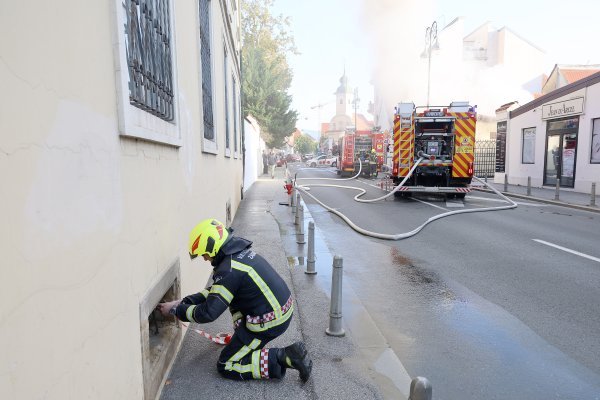 Na dvorišnoj zgradi na Kaptolu izbio je požar