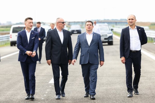 Boris Huzjan (drugi slijeva) već je osam godina šef Hrvatskih cesta