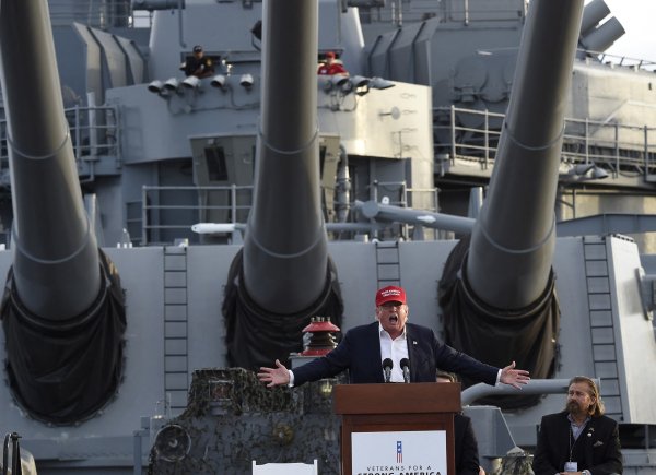 U kampanji za predsjednika, Donald Trump je 2015. održao govor na bojnom brodu-muzeju USS Iowa