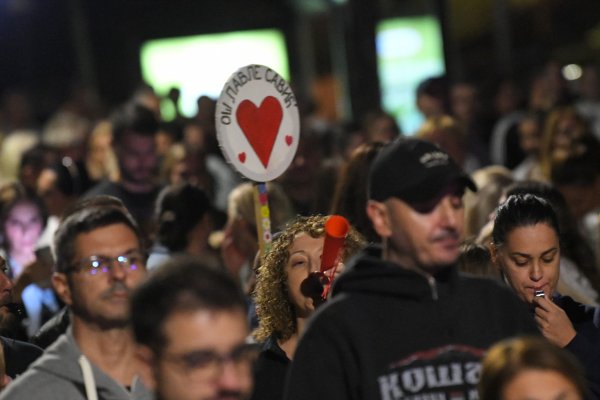 Tisuće ljudi u srbijanskim gradovima u mimohodima za žrtve novosadske tragedije