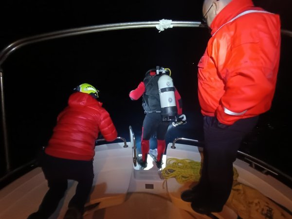 HGSS izvlači tijela iz auta koji je sletio u more kod Sinja