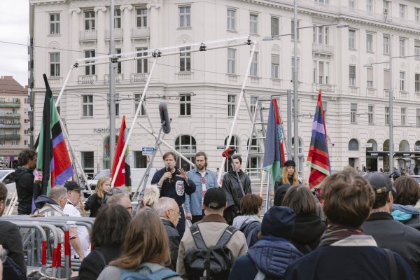 Mahnwache-Schwarzenbergplatz-c-Ines-Bacher_10