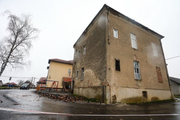 Stara škola u Donjem Dragonošcu je neupotrebljiva