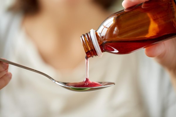 Sirupe protiv kašlja nije poželjno miješati s alkoholom