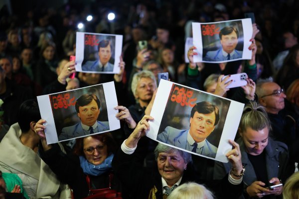 Suze i pjesma u Sarajevu u čast Halidu Bešliću