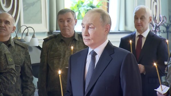 Putin je na svoj 73. rođendan pozvao najviše generale i sigurnosne dužnosnike u grobnicu Petra Velikog  u Sankt Peterburgu