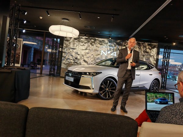 DS N°4 - Xavier Peugeot, CEO DS Automobiles-a, na dinamičkoj premijeri