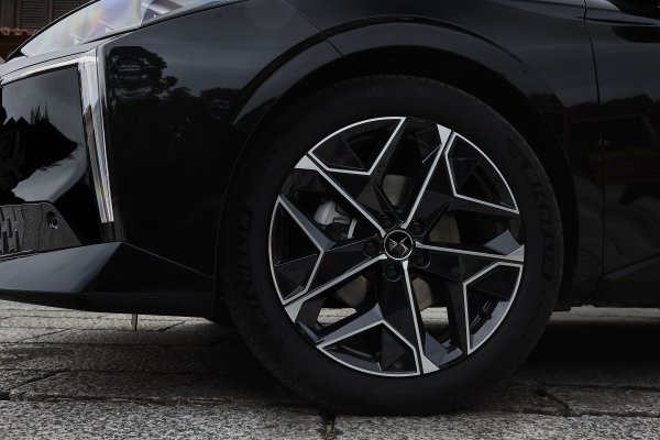 DS N°4 Plug-in Hybrid 225 Automatic- dinamička premijera