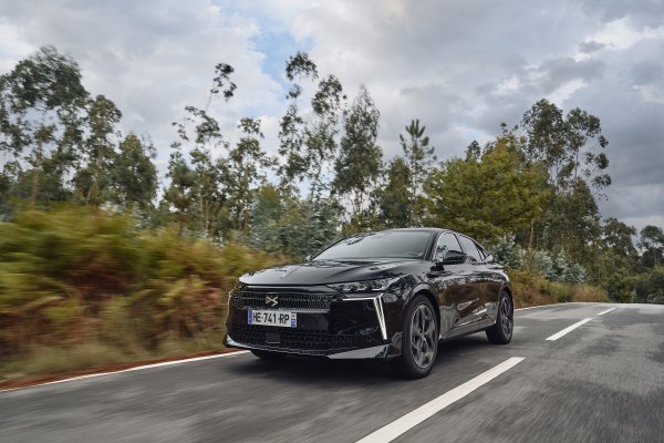 DS N°4 Hybrid 145 Automatic - dinamička premijera