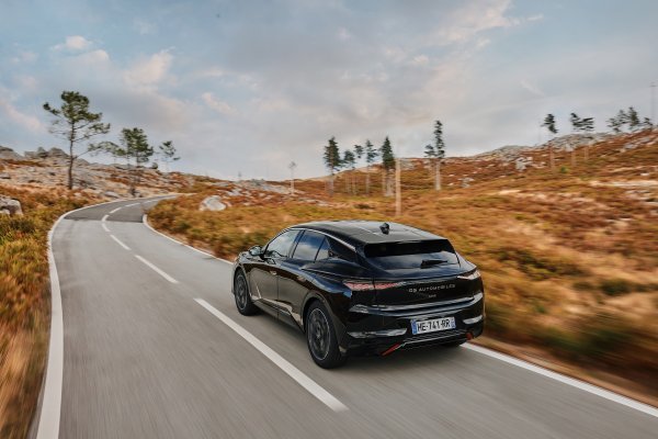 DS N°4 Hybrid 145 Automatic - dinamička premijera