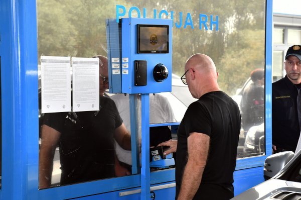 Granični prijelaz kod Slavonskog Broda