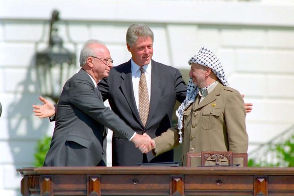 Rabin, Clinton i Arafat nakon potpisivanja Sporazuma u Oslu 1993. godine
