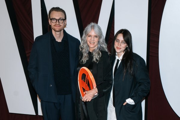 Finneas O'Connell sa sestrom Billie Eilish i majkom, glumicom Maggie Baird