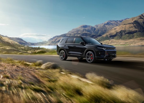 KGM Torres Hybrid Black Edition