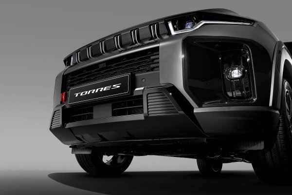 KGM Torres Hybrid Black Edition