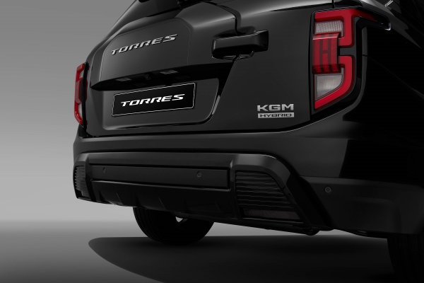 KGM Torres Hybrid Black Edition