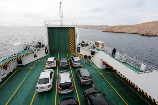 Drugi koncesionari upravljaju rijetkim linijama, poput Rapske plovidbe, koja prevozi putnike na otok Rab