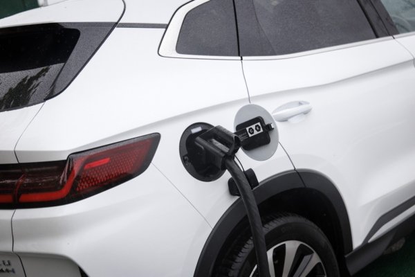 Punjenje električnog automobila