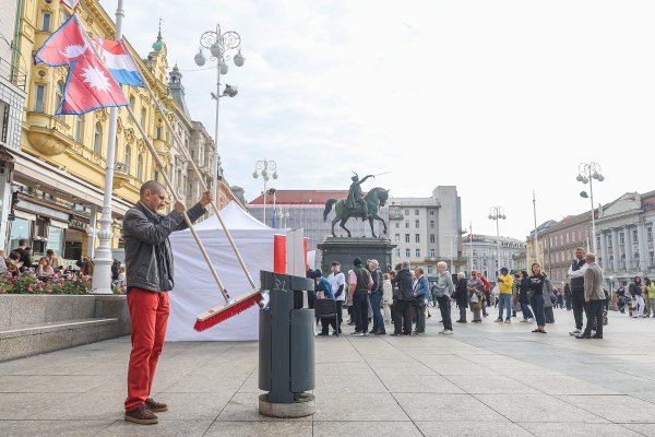 Siniša Labrović održao performans zastave svih zemalja ujedinite se