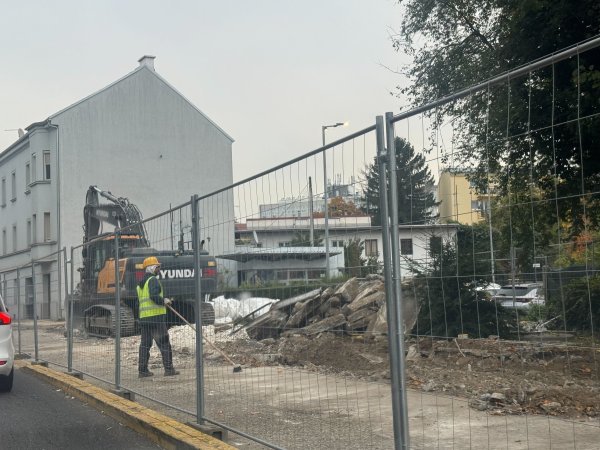 Srušena benzinska crpka u Adžijinoj