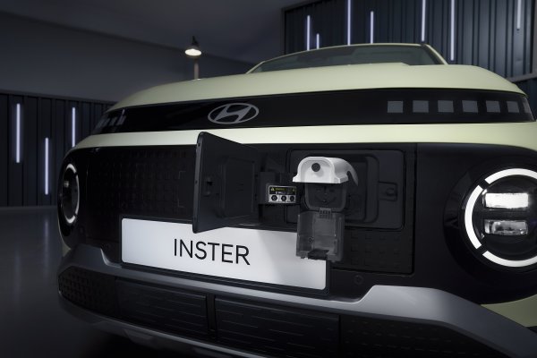 Hyundai Inster 49kWh Ultra - Vehicle-to-Load (V2L) osigurava napajanje vanjskih uređaja (110V/220V)