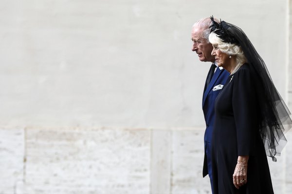 Kralj Charles i kraljica Camilla u posjeti papi Lavu