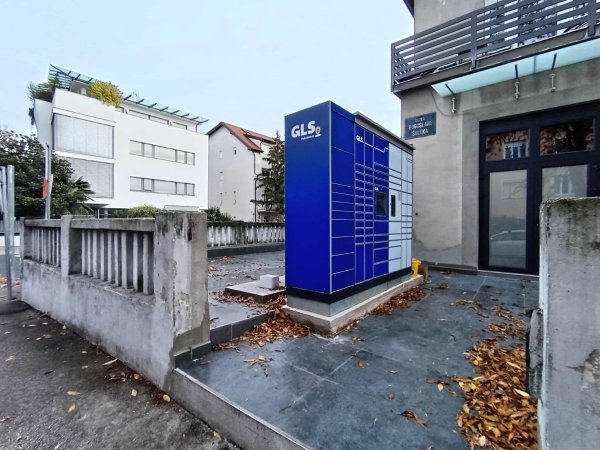 Paketomati uz stambeni objekt u ulici Bogoslava Šuleka