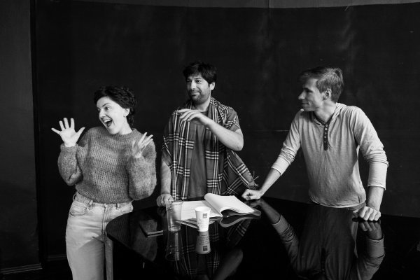 Muškarac upoznaje ženu