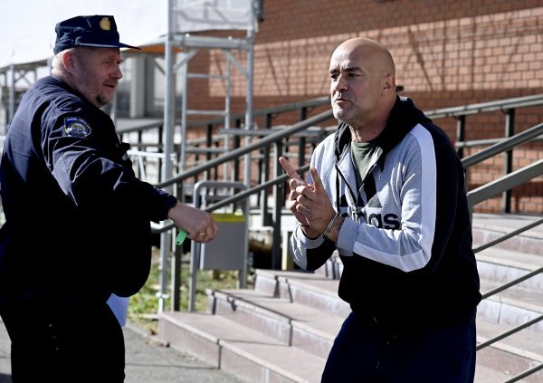 Leon Lučić doveden na sud u Velikoj Gorici pa zapjevao novinarima