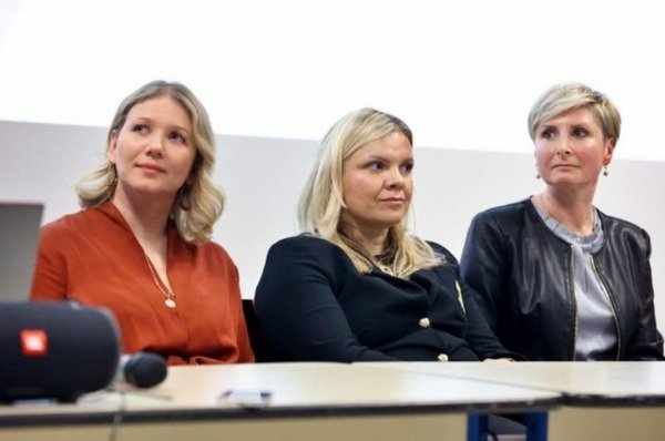 Anica Francetić Kufrin (u sredini), Irena Danyi Holetić (desno)